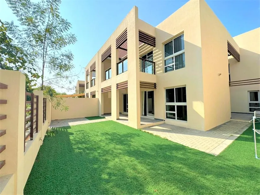 Gorgeous 3B Villa with Balcony in Ras Al Khaimah - Image 1