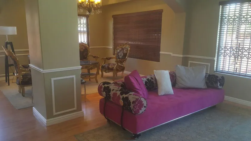 Beautiful apartment in century city - Image 1