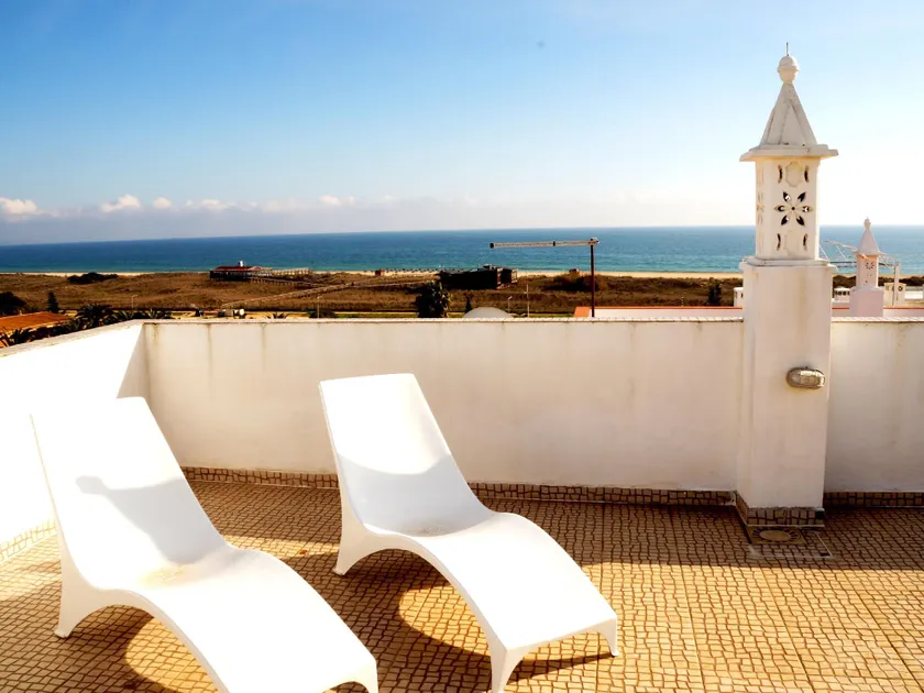 Pine Villa Meia Praia - Image 1