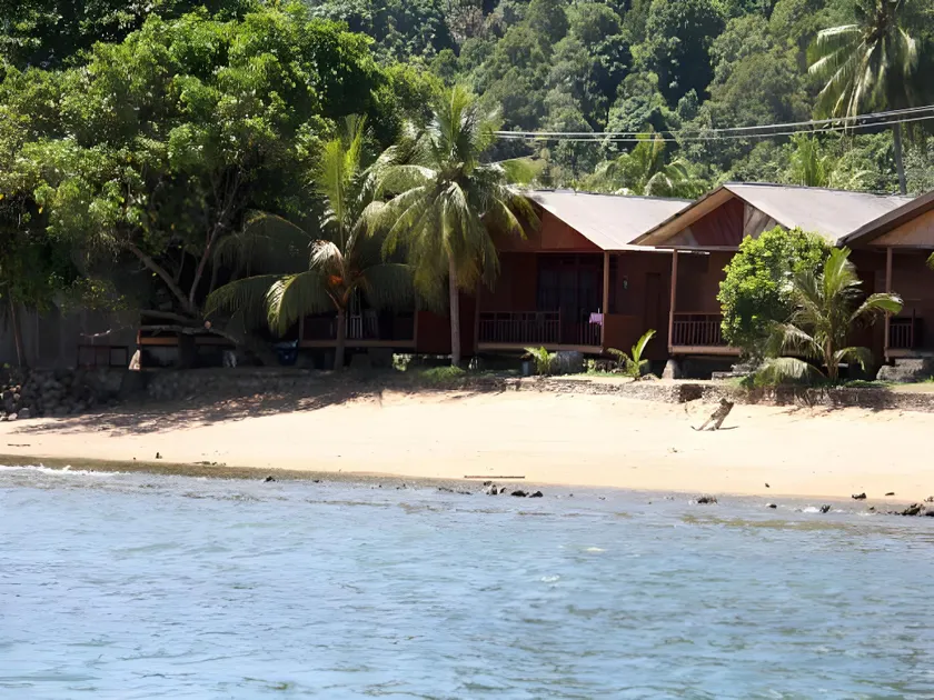 Cavery Beach Hotel - Image 1
