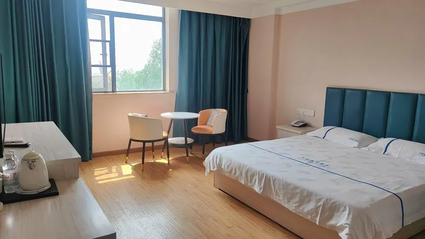 Huayue City Hotel - Image 1