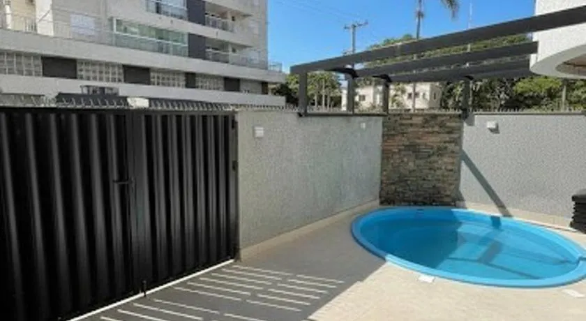 Apartamento terreno com piscina a 350 mts da praia - Image 1