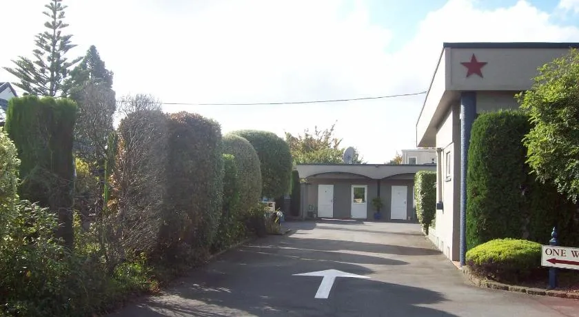 Bentons Motel - Image 1