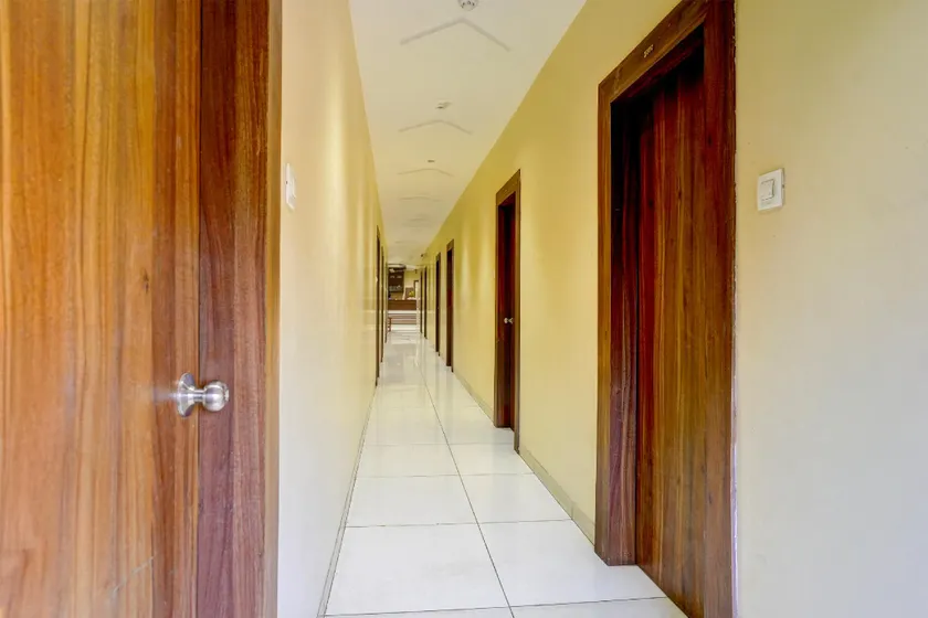 Hotel O SHUBHAM LODGING & BOARDING Shahad Railway Station - Image 1