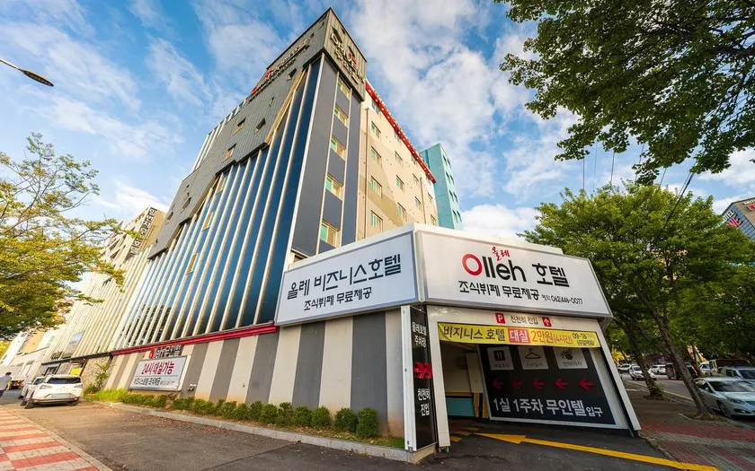 Olle Business Hotel - Image 1