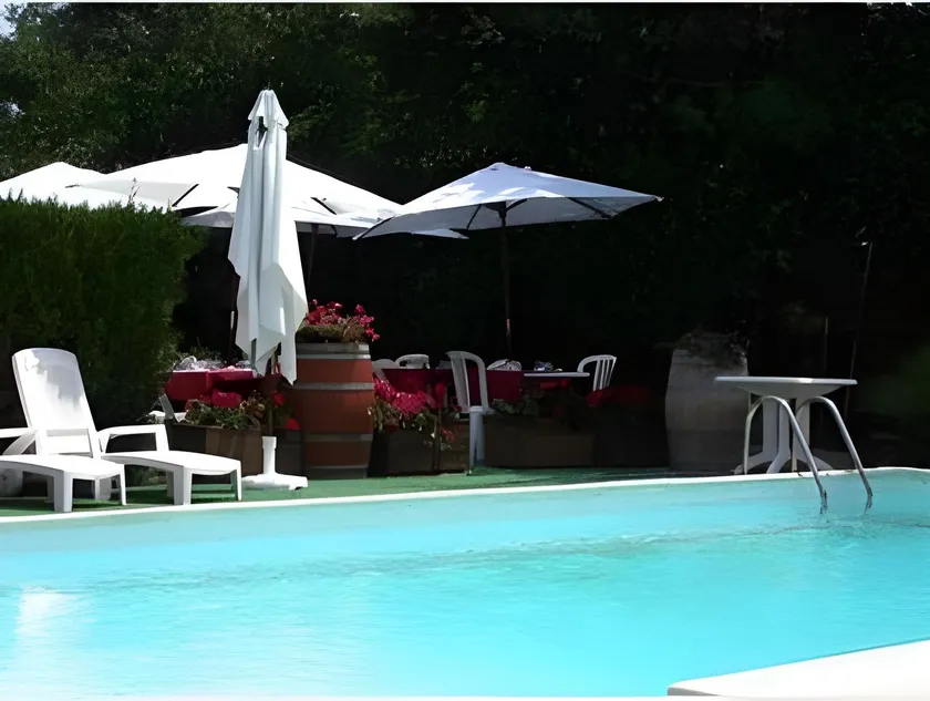 LOGIS HOTEL L' Auberge d'Uzes - Image 1