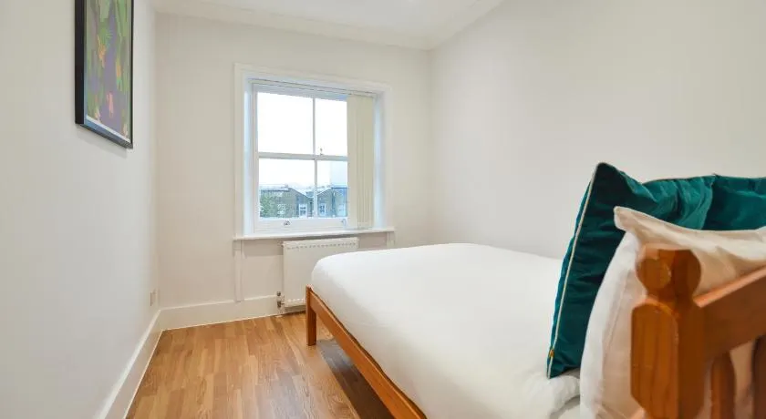 Westbourne Crescent Serviced Apartments - Image 1