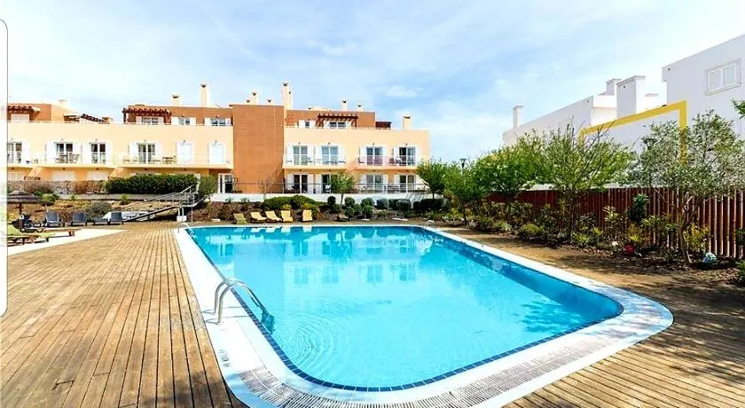 T2 Cabanas Gardens piscina e praia - Image 1