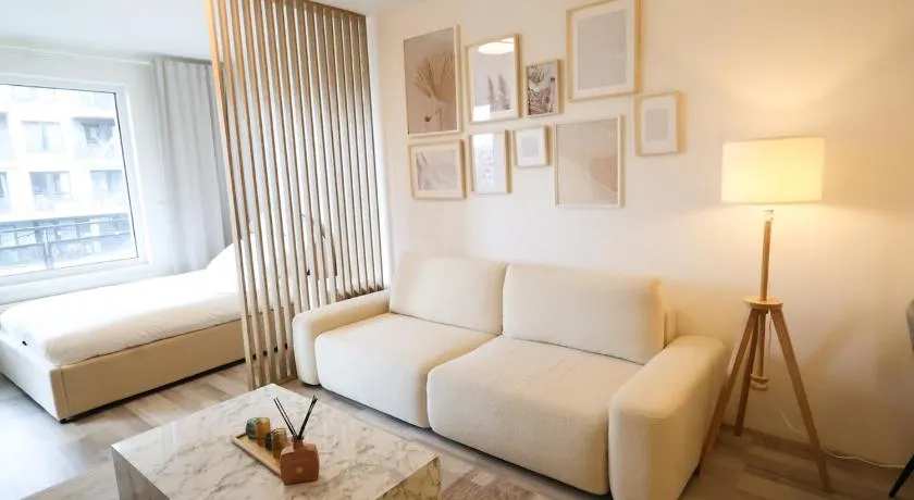 Leo Cozy Flat Big Balcony Prague - Image 1