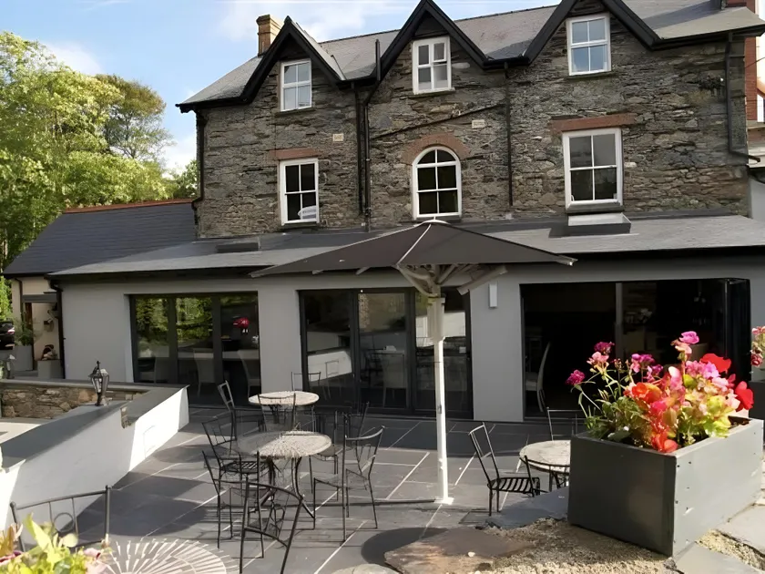 Wolfscastle Country Hotel - Image 1