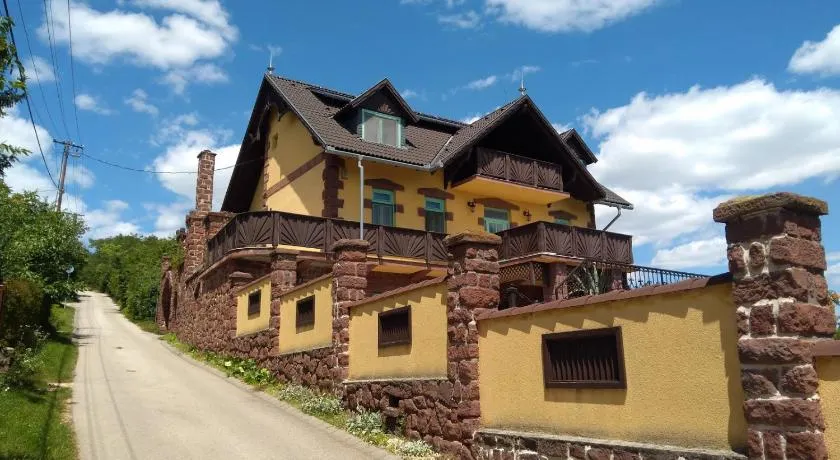 Balatoni Panoráma Villa - Image 1