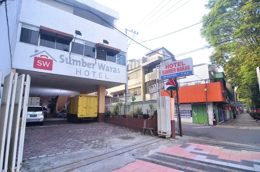 Hotel Sumber Waras - Image 1