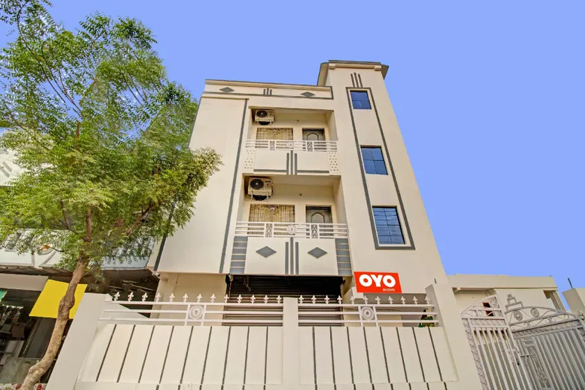 Hotel O Pritesh Grand - Image 1