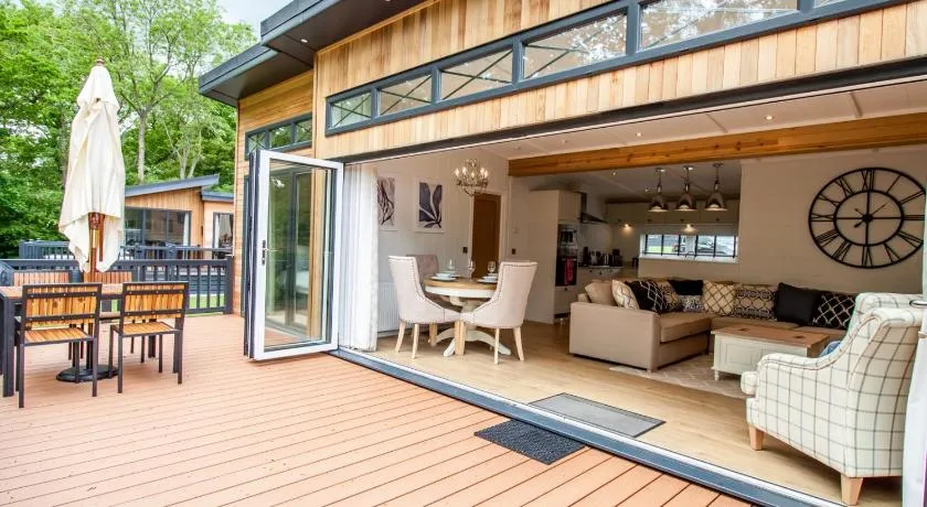 High Oaks Grange - Contemporary Lodges - Image 1