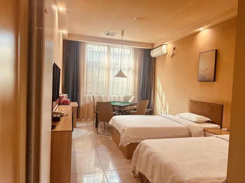 Grand Hyatt Hotel - Image 1