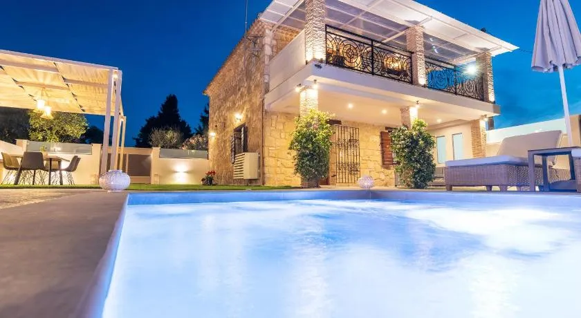 Artemis Luxury Villa - Image 1