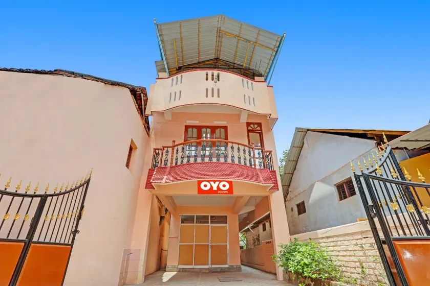 Hotel O North Park Tourist Home - Image 1
