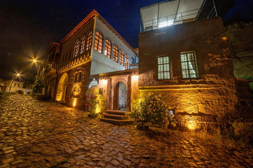 Kapalos Cave Hotel - Image 1