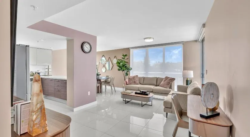 Waterfront Luxury Kosher Condo with Rooftop Pool, Bay Harbor Islands - Image 1