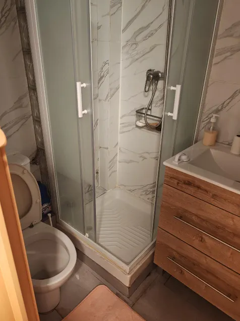 Bed in Share Appartement Barcelona - Image 1