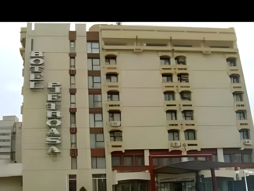 Hotel Pietroasa - Image 1