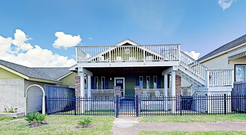 Craftsman on Seawall - Image 1