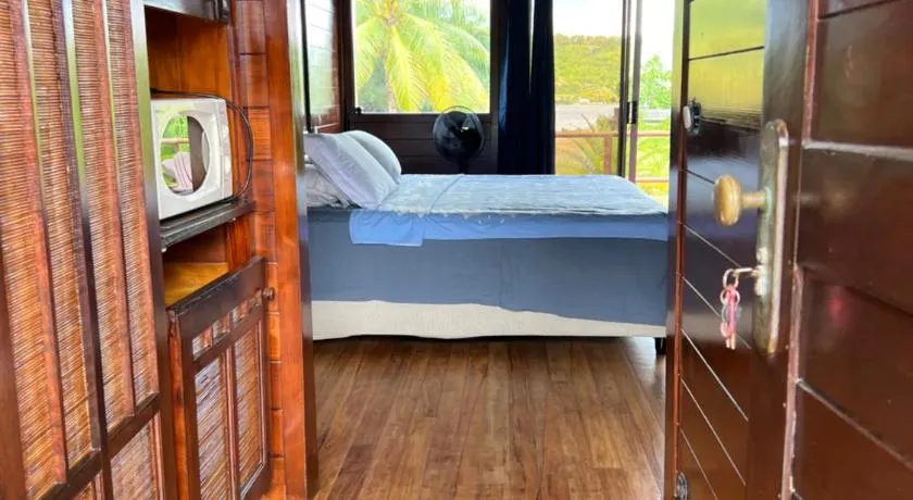 Bora Bora bungalow - Image 1