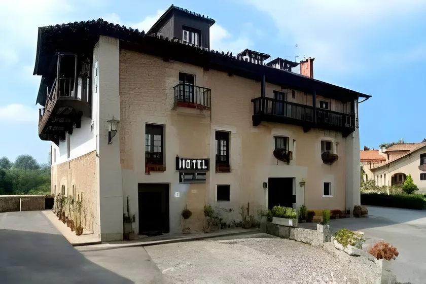 Hotel Bestprice Santillana  - Image 1