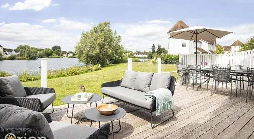 Windrush Lake 87, The Retreat - P - Image 1