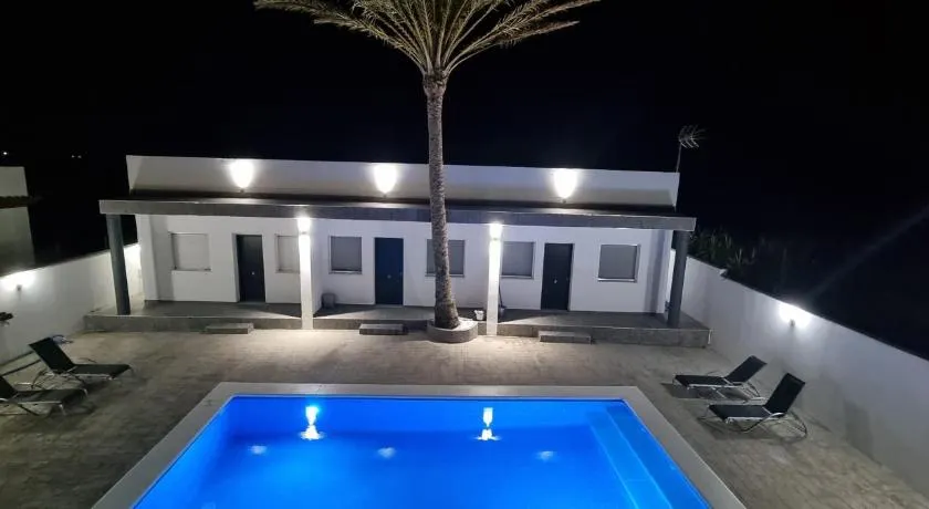 Apartamentos La Playa - Image 1