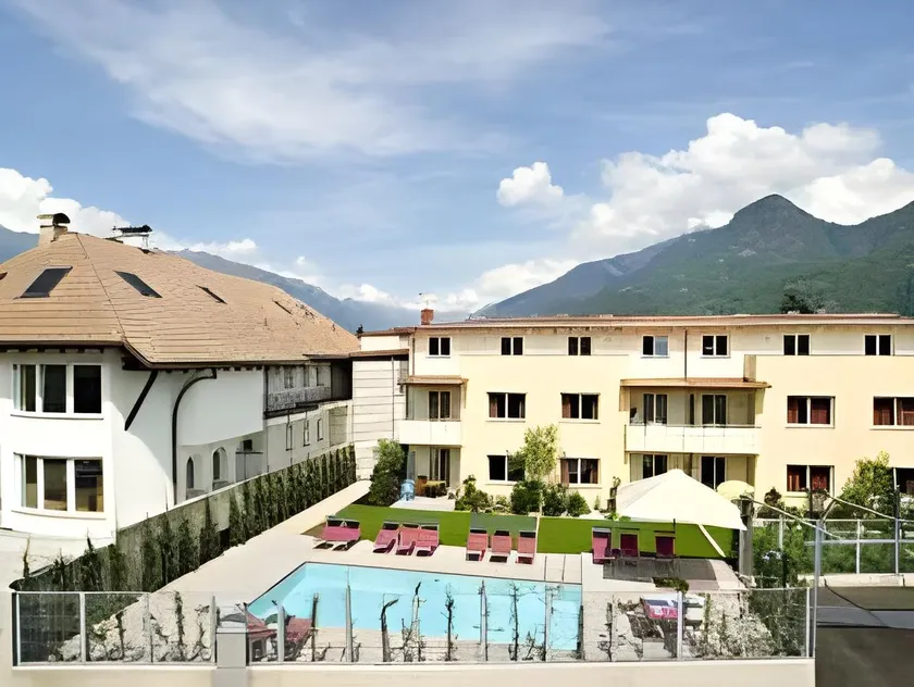 Garden Residence - Image 1