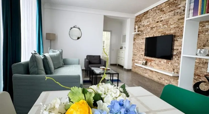 Pura Vida Mamaia Nord 2-vila exclusivista cu 3 apartamente individuale - Image 1