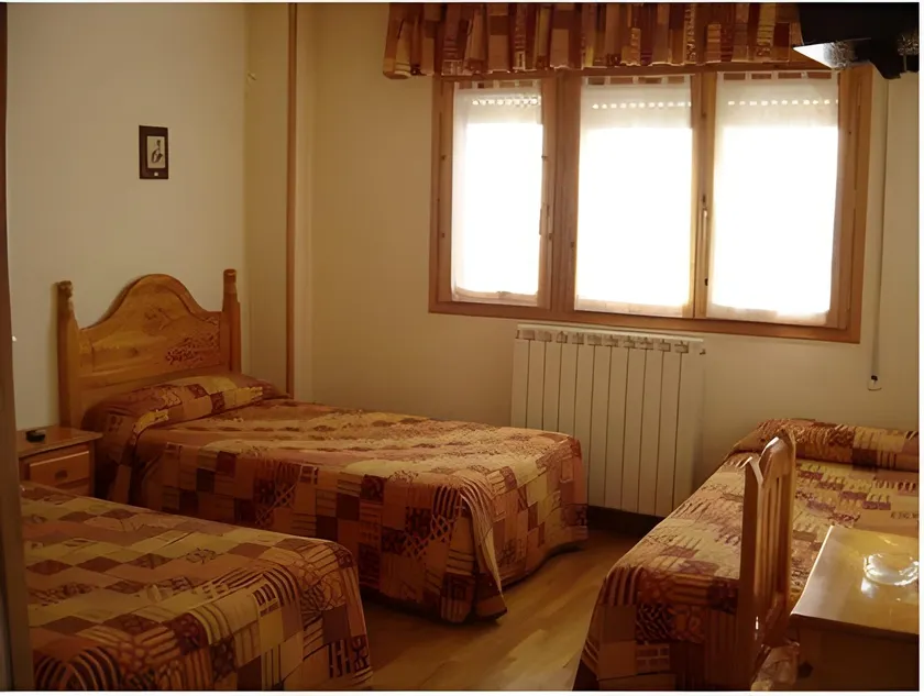 Hostal Valle De Tena - Image 1