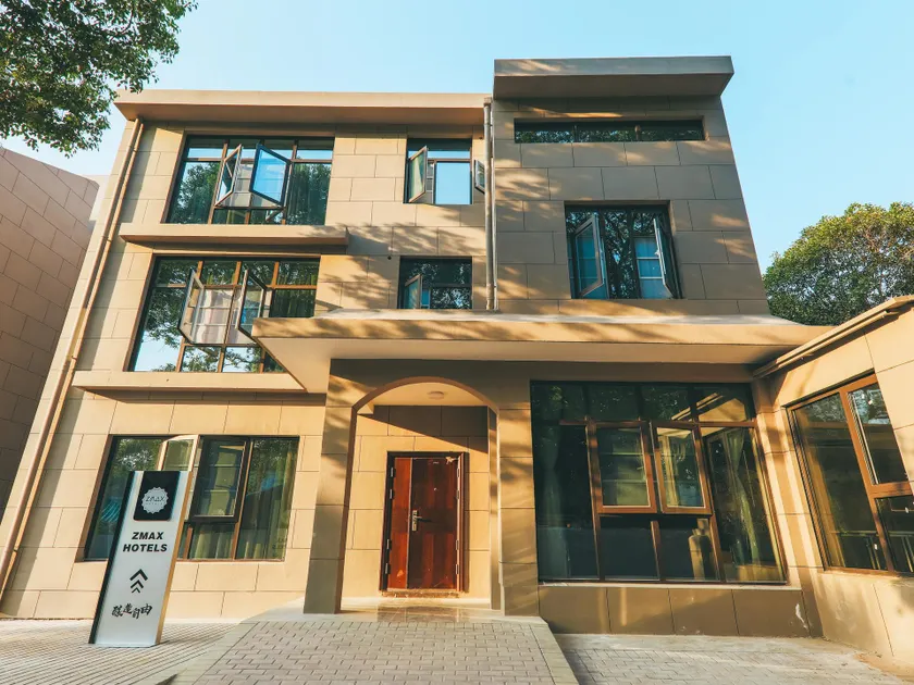 ZMAX Hotels Wuhan East Lake - Image 1