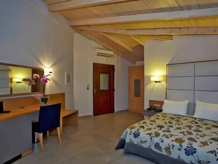 Valtos Beach Hotel - Image 1