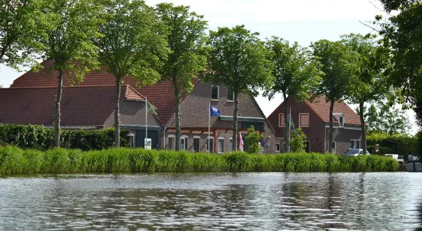 lodge 61 hotel aan het water - Image 1