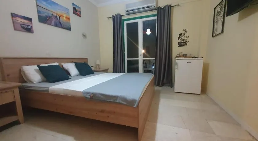Jimmy's Apartments - Image 1