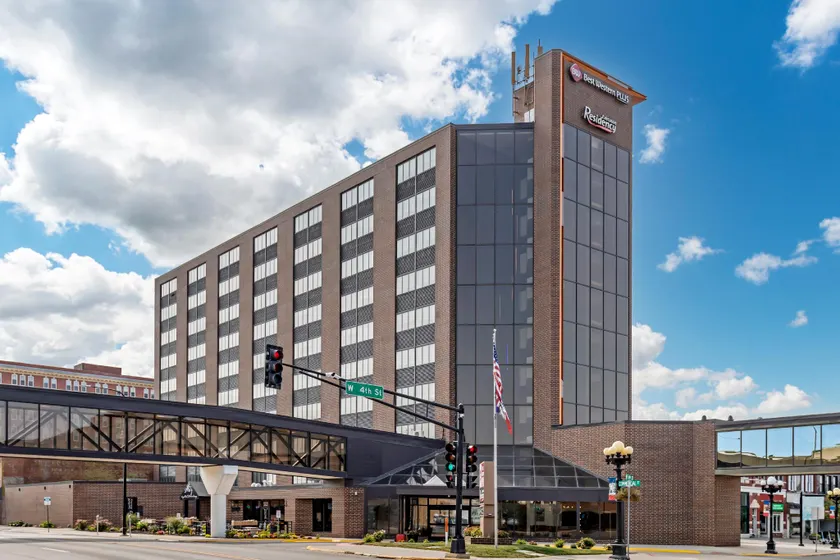 Executive Residency by Best Western Waterloo & Cedar Falls - Image 1
