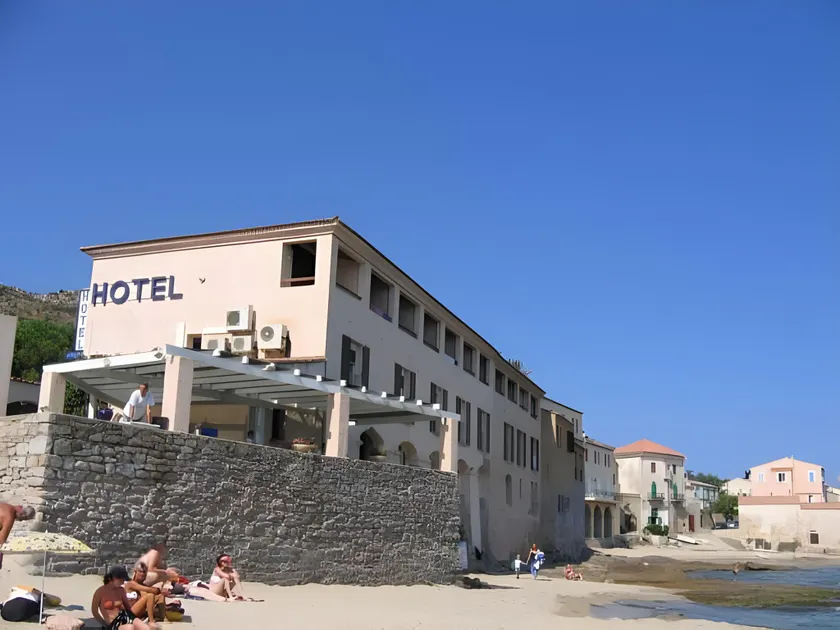 Hôtel Beau Rivage - Image 1