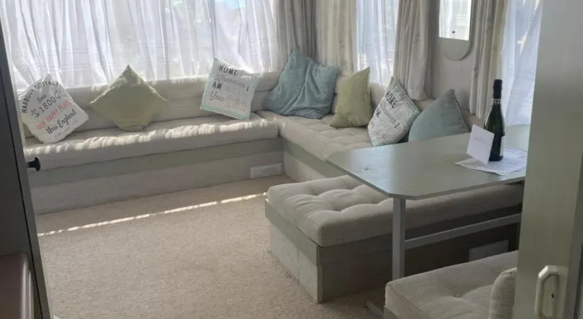 Hollie’s Hemsby holidays - static caravan - Image 1