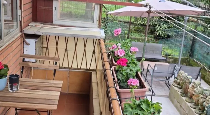 Garden house near city centro with baby bed - Image 1