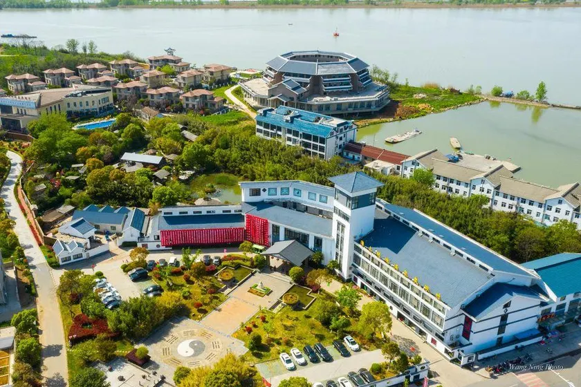 Huaishang Pearl Hot Spring Resort - Image 1