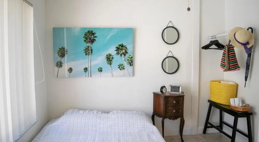 Stay Near Miami's Cultural Heart With Wifi - Image 1