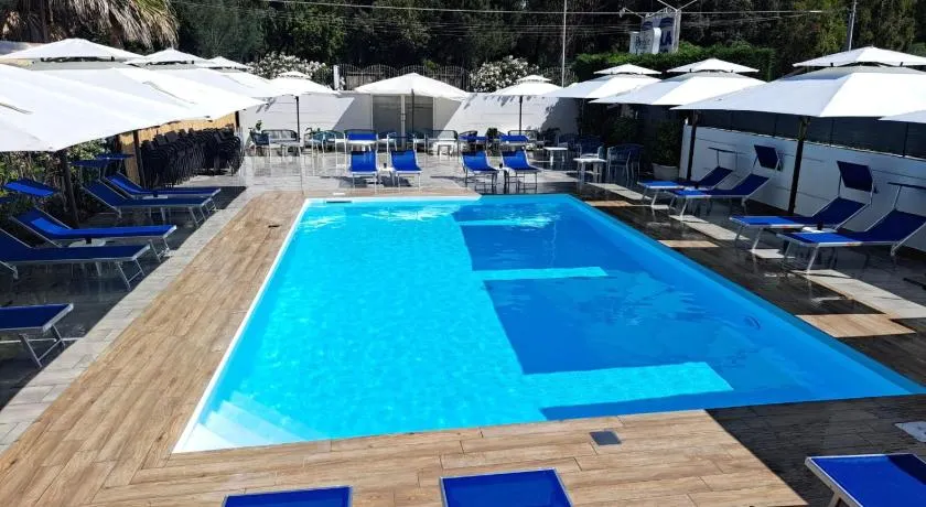 Hotel Le Pinede Relax - Image 1