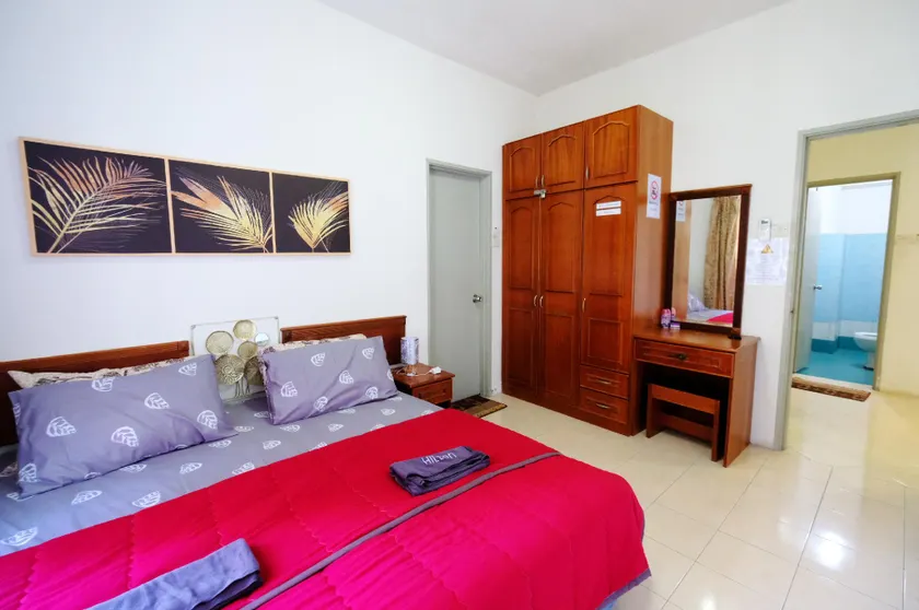 Luxe Homestay Teluk Batik - Image 1