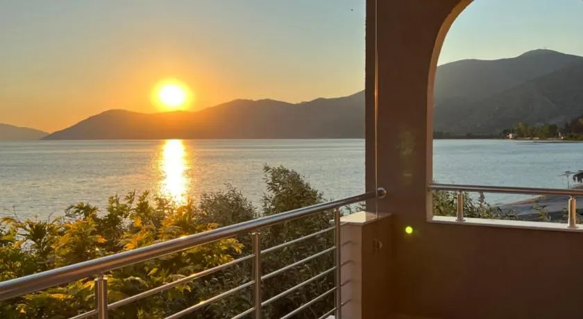 Mangata Seaside Hotel - Image 1