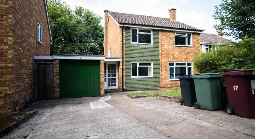 6-Bed House-Reading-Sleeps12-TownCentre - Image 1