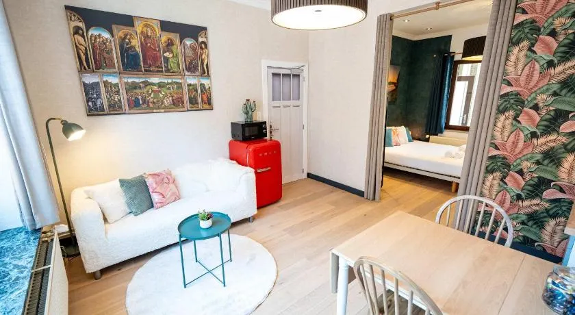 Casiola - Chic Studio with Garden in Central Ghent - Image 1