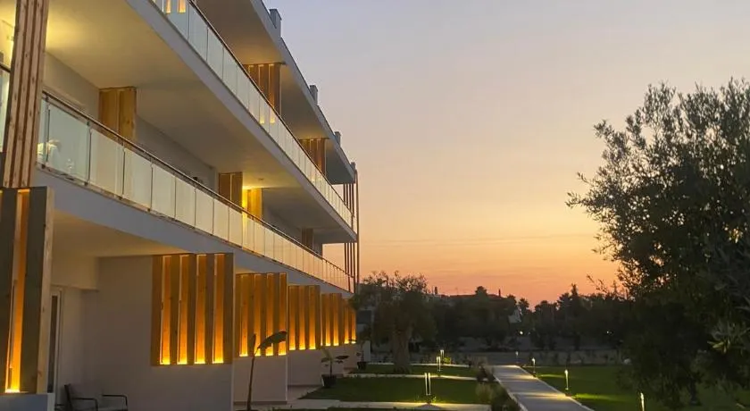 Asterias Premium Holiday Apartments - Image 1