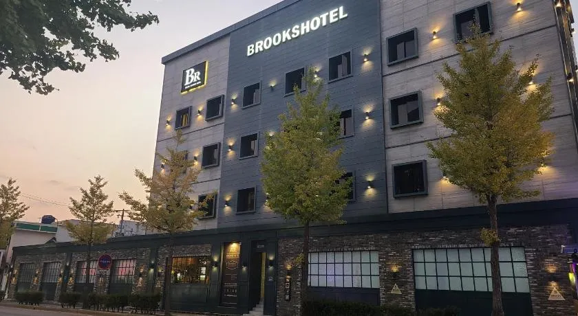 Brooks Hotel Tongyeong - Image 1